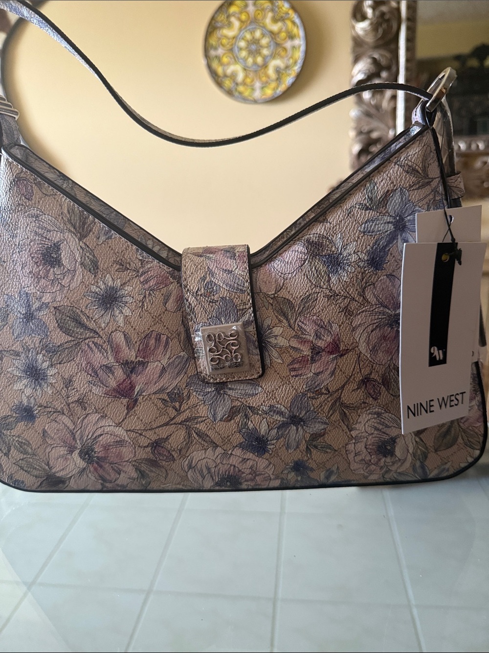 😍 NEW😍Nine West Floral Print Shoulder Bag in Beige, wBlue and Mauve ❤️